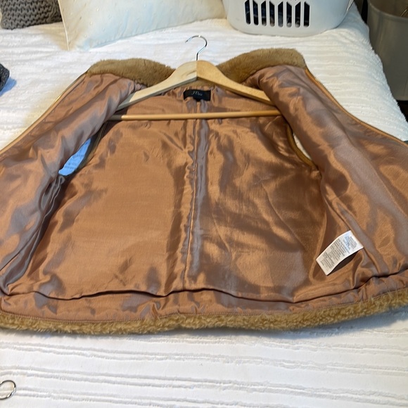 EUC j crew faux fur excursion vest size small - Picture 8 of 11